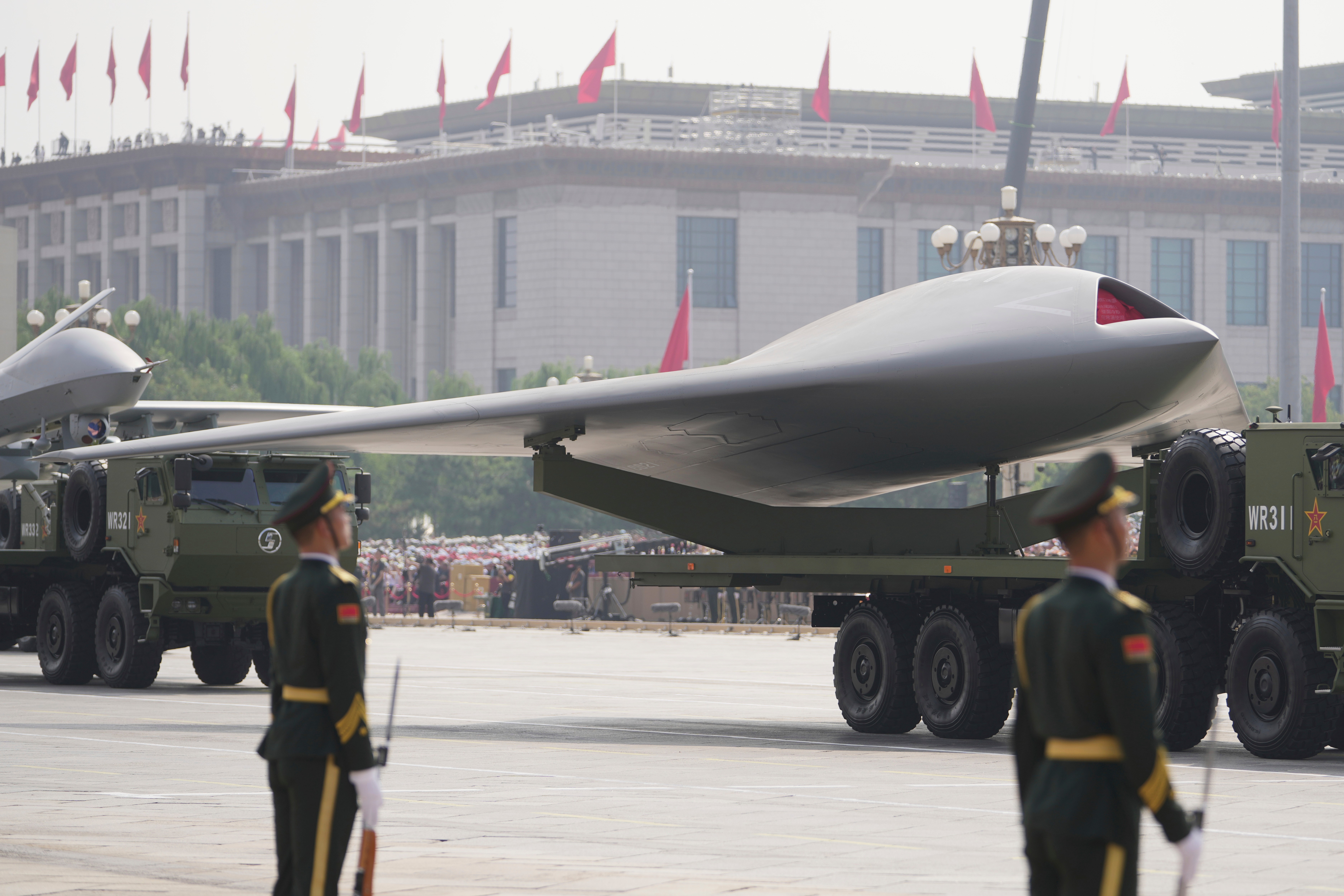 Dron typu Wingman na prehliadke v Pekingu